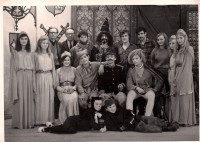 /album/fotogalerie-11/a136-15-11-1969-kasparek-a-smidra-v-cernem-hradu-ucinkujici-josef-pocinek-jindra-ruzicka-jirka-vagner-vlasta-slaba-miroslav-mares-milos-morkes-jan-soukup-eliska-smutkova-jpg/